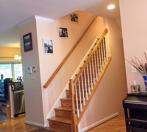 Stairs to upper from main level