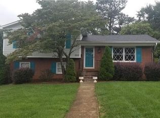 3201 Clearview Dr, Charlotte, NC 28216