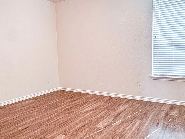 5108 Red Rose Xing — Photo 8
