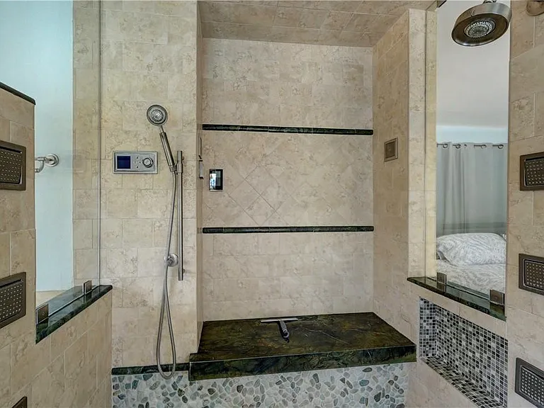 840 SW 7th St — Photo 17