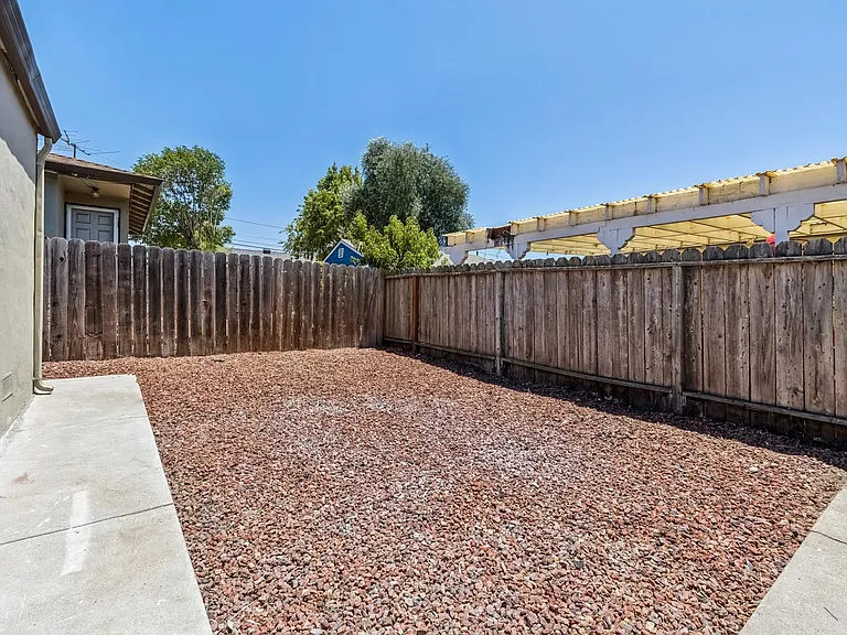 21720 Orange Ave — Photo 19