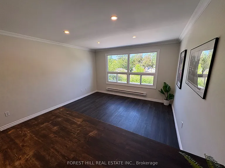 130 King St E #8 — Photo 2
