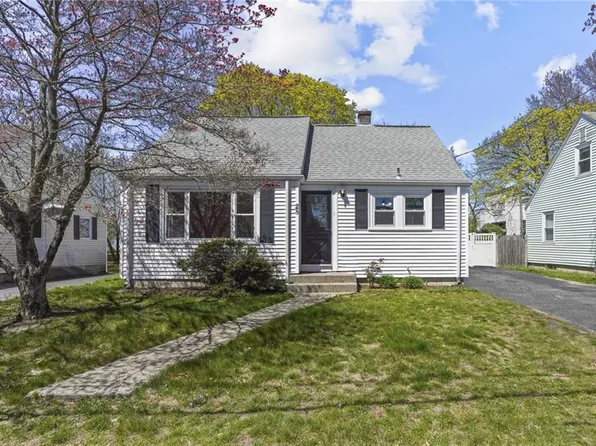 28 Weldon St, Pawtucket, RI 02861
