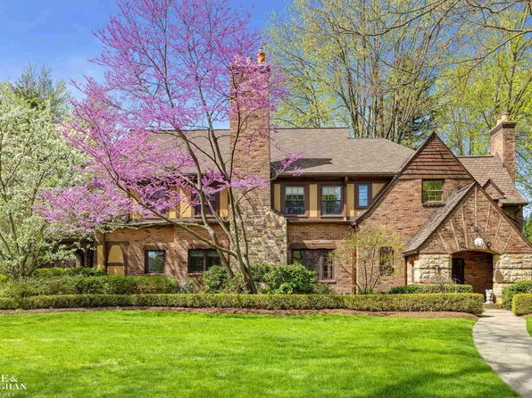 847 Whittier Rd, Grosse Pointe Park, MI 48230