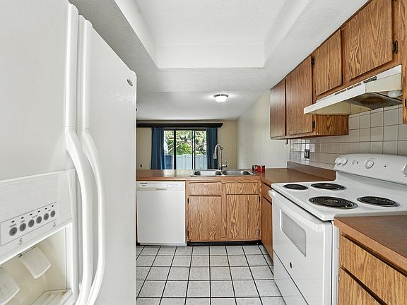 4th image of 2663 Cedar Lake Dr