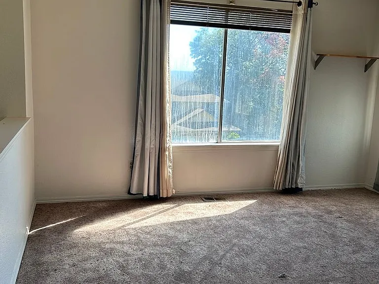 206 S 27th Pl — Photo 3