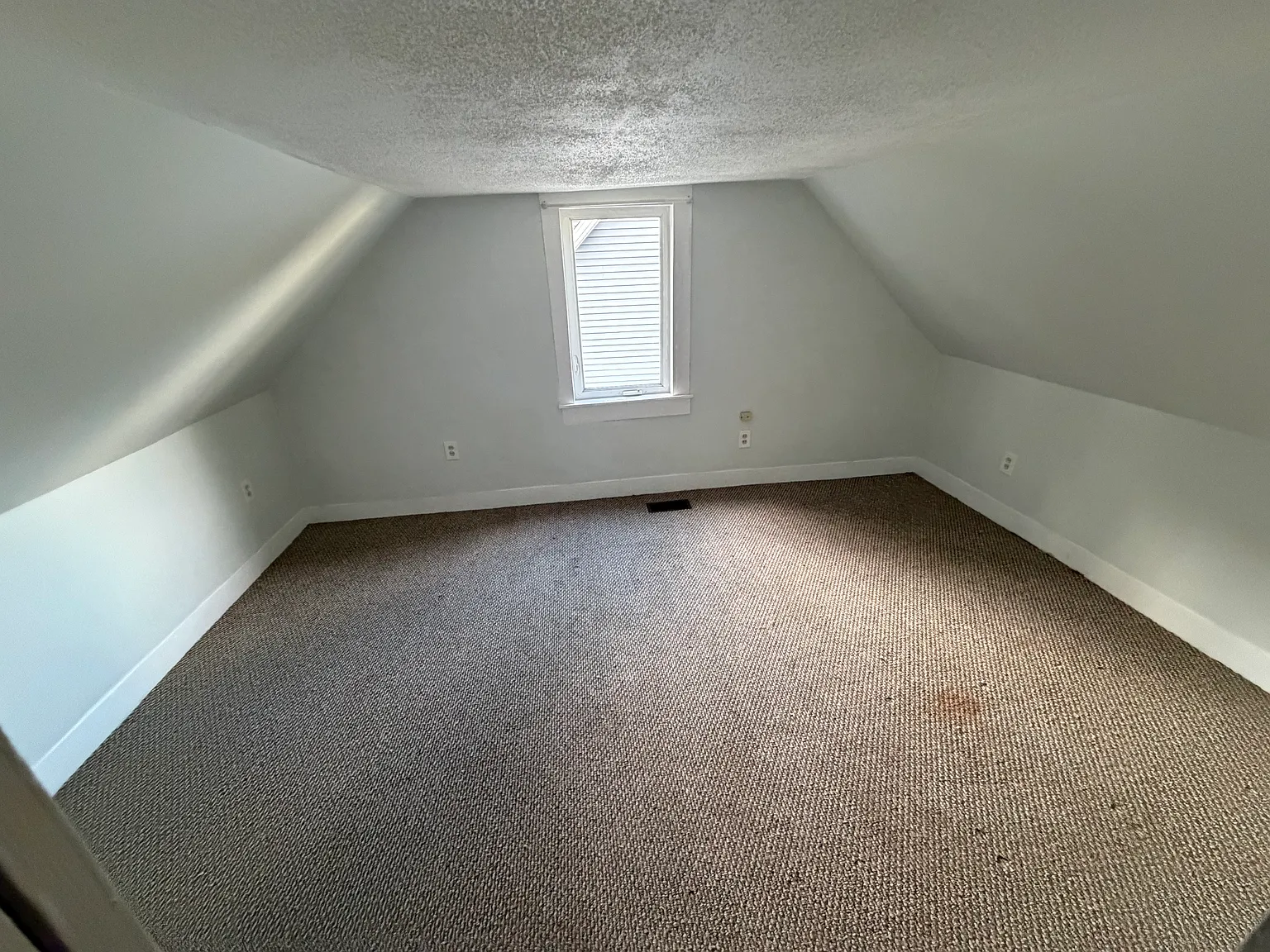 3 bed, 986 sqft, $1,000 — Photo 4