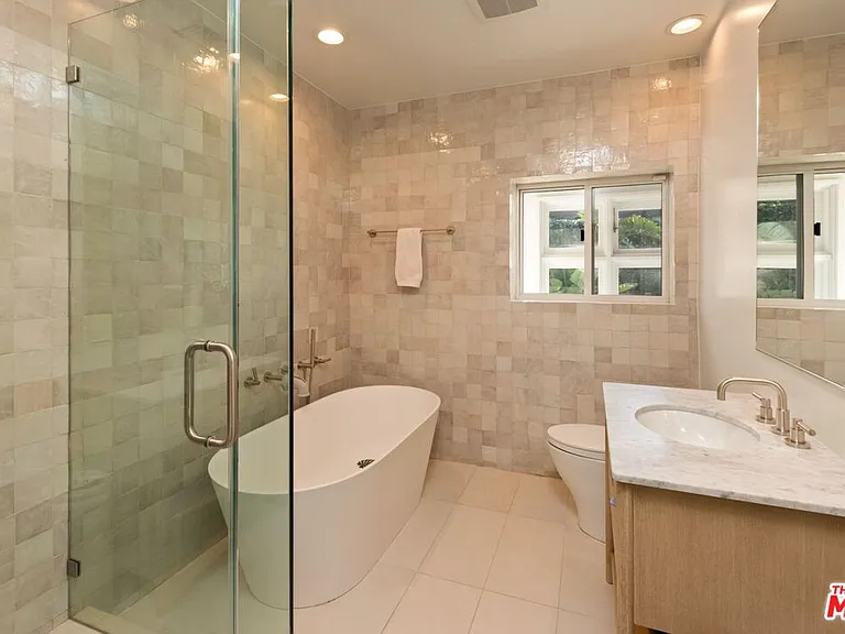 282 Bentley Cir — Photo 16