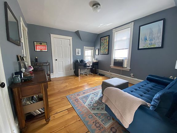 3rd image of 122 Cecil St SE #2