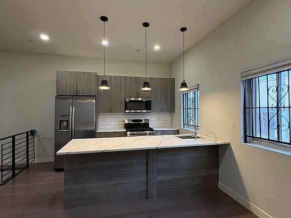 5th image of 2431 N Hancock St Unit 2
