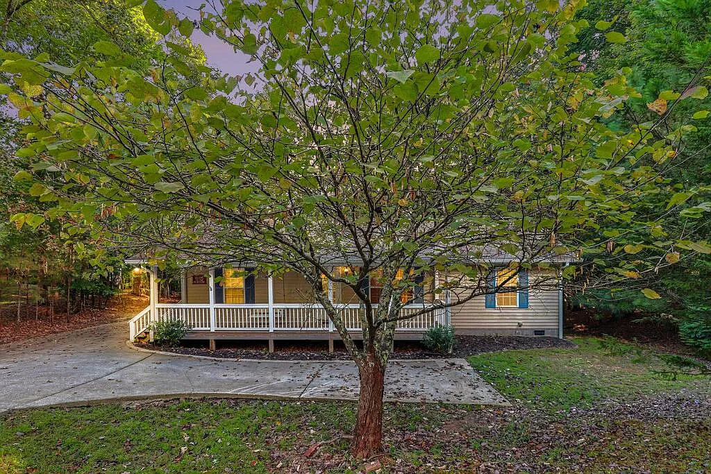 3 bed, 1300 sqft, $2,000 — Photo 3