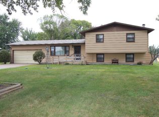 4034 Scheel Rd, Grand Island, NE 68801