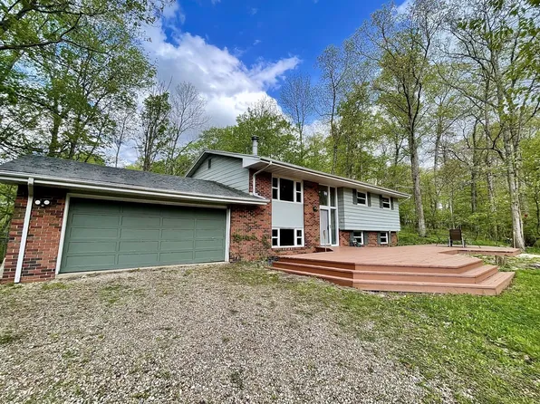 7010 Cornell Rd, Athens, OH 45701