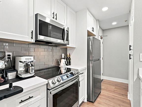 5th image of 3173 Wayside Plz APT 113