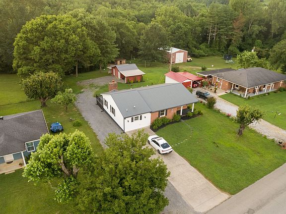 3rd image of 33 Horseshoe Bend Ln