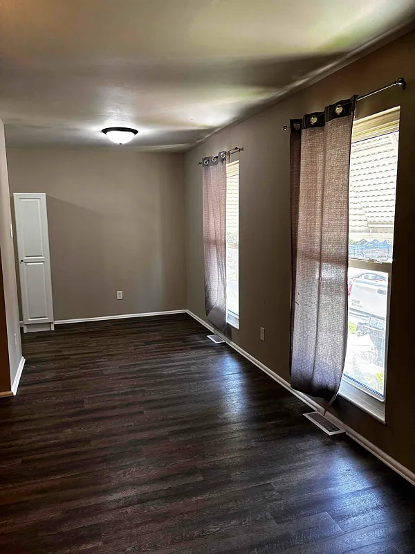 1200sq ft two bed two bath — Photo 3