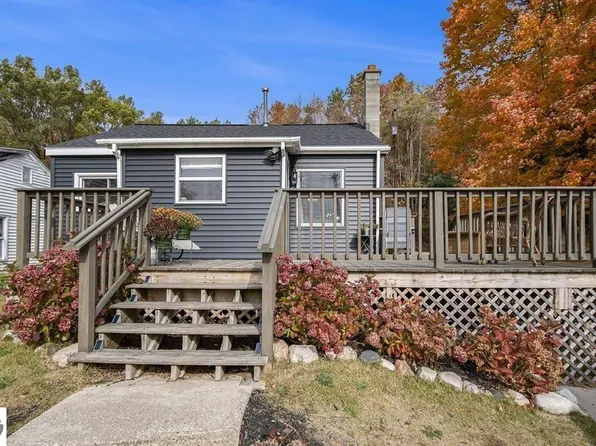 1219 Elm St, Frankfort, MI 49635