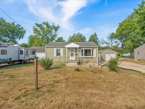 413 2nd St, Washburn, IA 50702