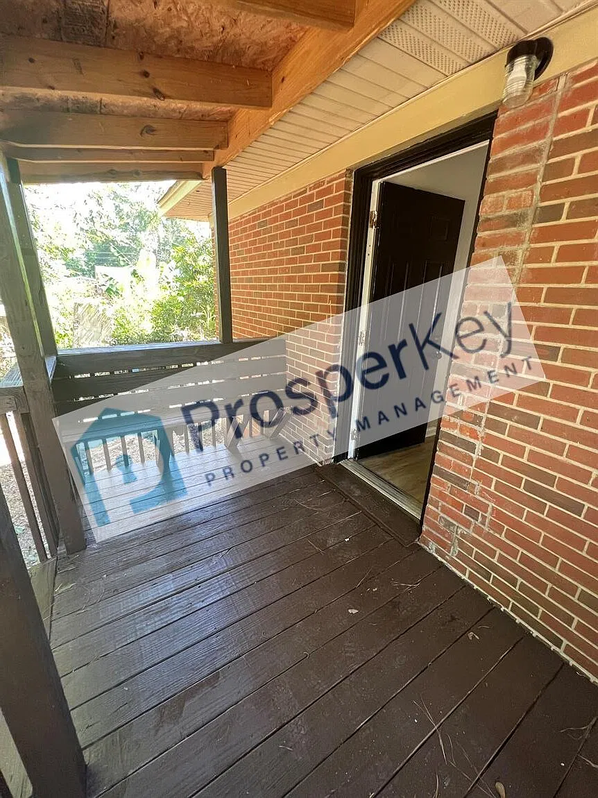 2440 Diane Ave — Photo 4