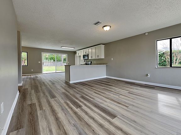3rd image of 84 BREEZE HILL Lane