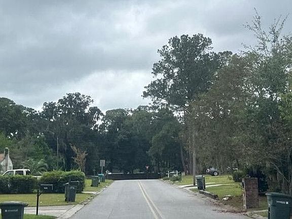 4th image of 8604 Lyn Ave