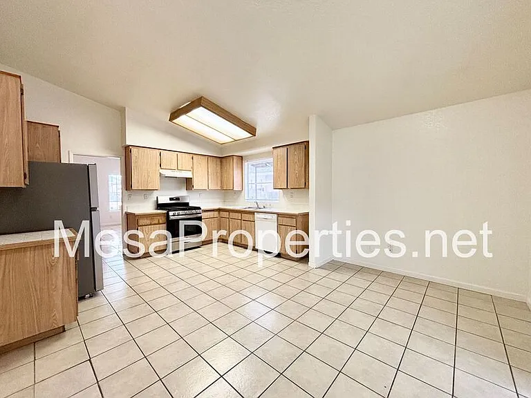 13667 Gemini St — Photo 10