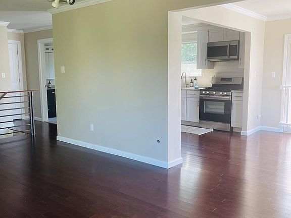 3rd image of 7 Turnberry Ln