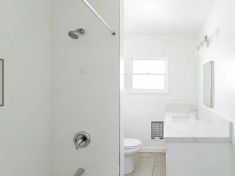 Berendo Street Apartments — Photo 12