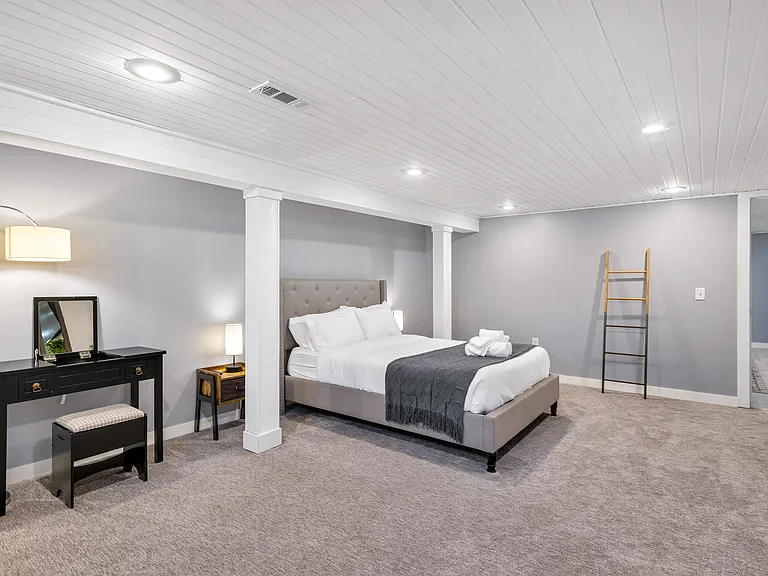 2140 Adrienne Dr — Photo 35
