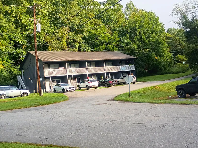 Sky at Cullowhee - Modern Living! - 50 % off First month — Photo 11