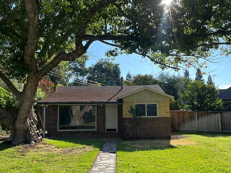 3401 Fair Oaks Blvd — Photo 1