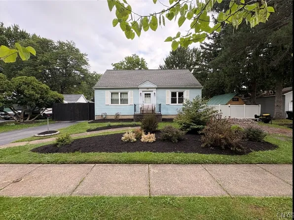 1340 Parkview Dr, North Tonawanda, NY 14120