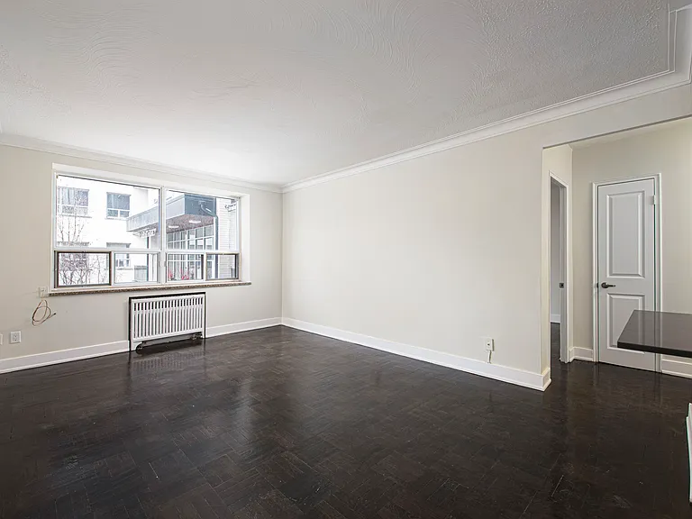 150 Dowling Ave — Photo 12