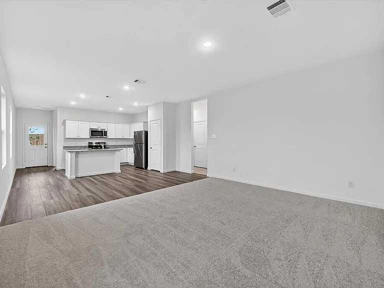 2128 Meadow Park Dr — Photo 2