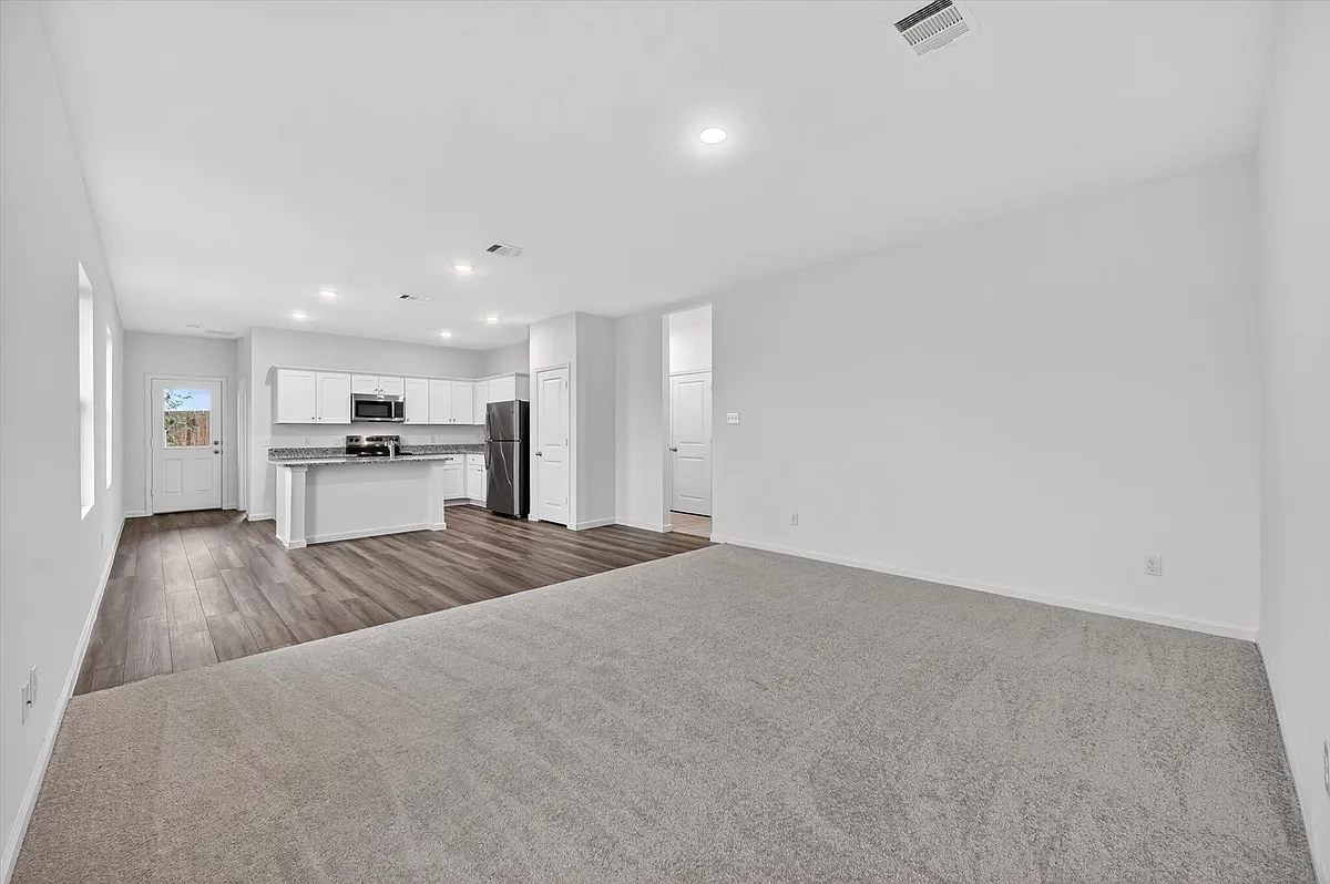 Building Photo - 2128 Meadow Park Dr