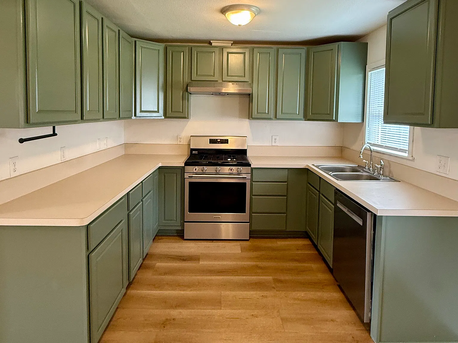 3 bed, 1701 sqft, $2,100 — Photo 3