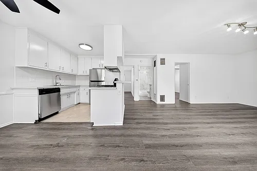 15114 Dickens St. Photo 1
