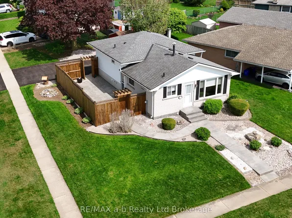 324 Macdonald Dr, Woodstock, ON N4S 8E3