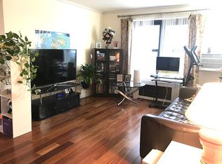 13 Terrace Cir APT 1E, Great Neck, NY 11021