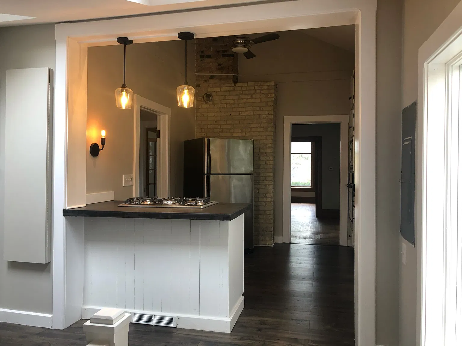 3 bed, 1.5 bath, 1856 sqft, $2,600 — Photo 3