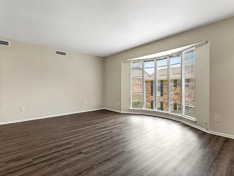 5835 E University Blvd #D — Photo 2