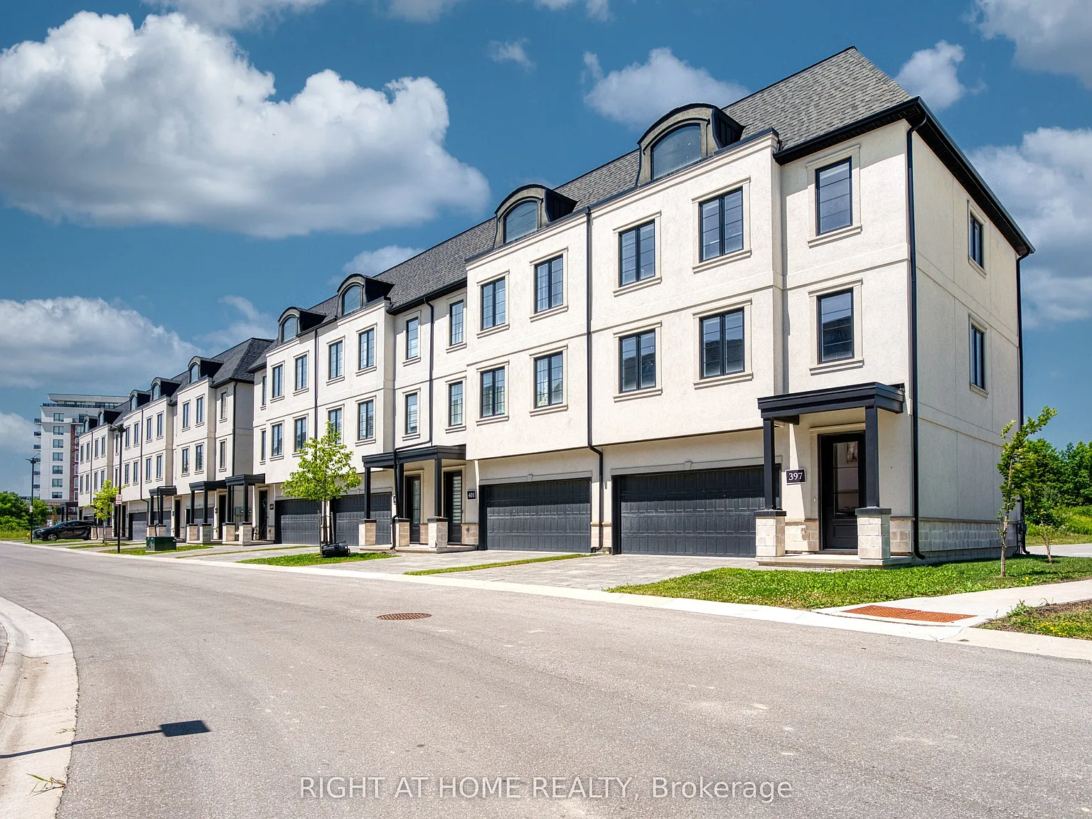 4 bed, $2,950 — Photo 2