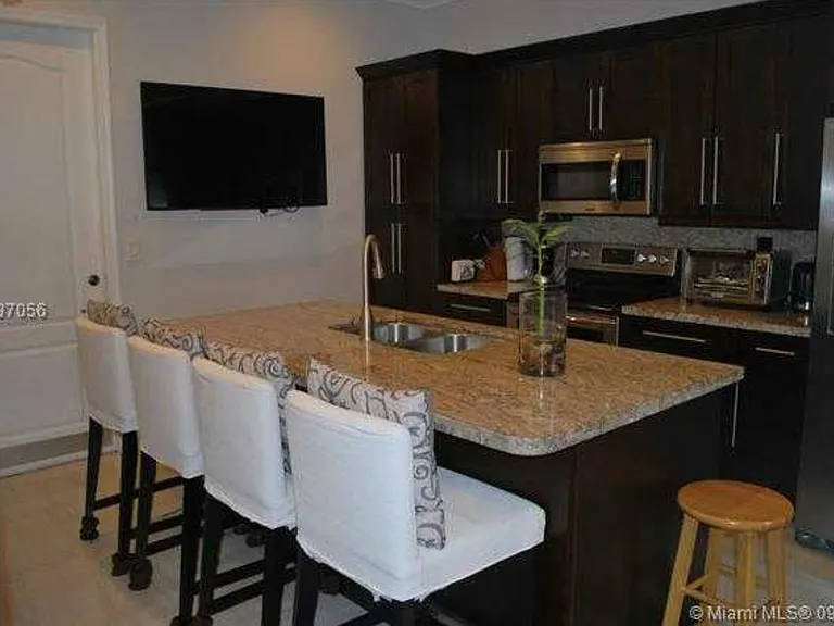 634 SW 147th Ave — Photo 4