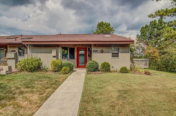 1st image of 124 Willowbrook Ct