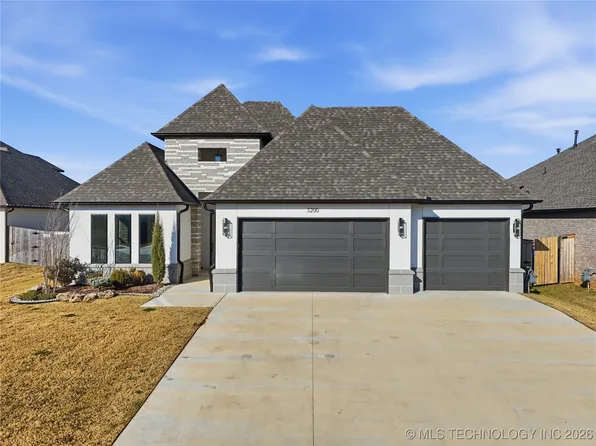 3200 W Tucson Ct, Broken Arrow, OK 74011