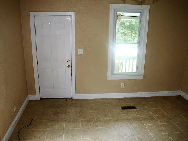 155 Jackson Ave — Photo 12