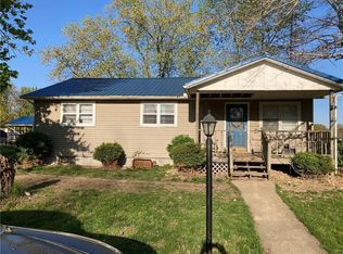 33 S Adams St, Herrick, IL 62431
