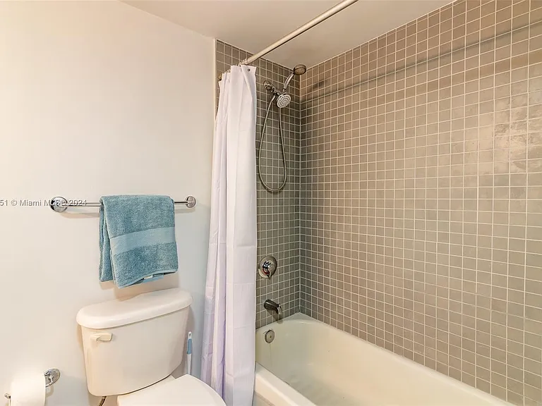 1750 N Bayshore Dr #3201 — Photo 26