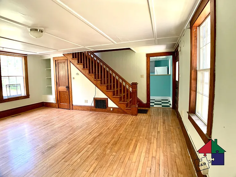 102 Northfield St — Photo 2