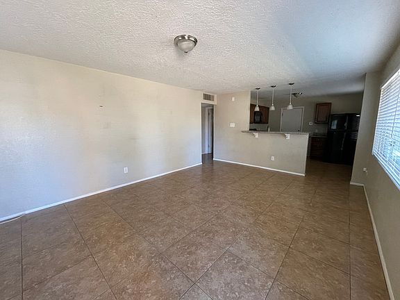 2nd image of 3045 W Mariposa St